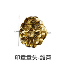 Load image into Gallery viewer, Seal Handle Silicone Mold