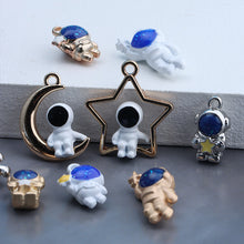 Load image into Gallery viewer, 3D Alloy Astronaut Accessories
