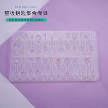 Load image into Gallery viewer, Whole Board Key Collection Pendant Mold
