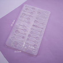 Load image into Gallery viewer, Whole Board Key Collection Pendant Mold
