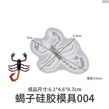 Load image into Gallery viewer, Lizard Spider Scorpion Centipede Ant Fly Keychain Silicone Mold
