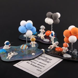 Astronaut Planets Small Ornaments