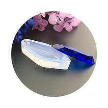 Load image into Gallery viewer, Cut Diamond Stone Pendant Mold
