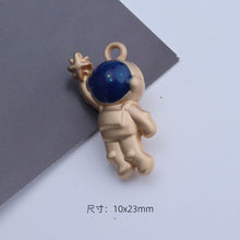 Load image into Gallery viewer, 3D Alloy Astronaut Accessories
