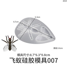 Load image into Gallery viewer, Lizard Spider Scorpion Centipede Ant Fly Keychain Silicone Mold
