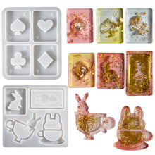 Load image into Gallery viewer, Poker Flowing Sand Pendant Keychain Mold
