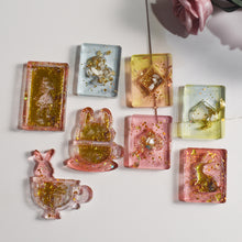 Load image into Gallery viewer, Poker Flowing Sand Pendant Keychain Mold
