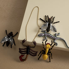 Load image into Gallery viewer, Lizard Spider Scorpion Centipede Ant Fly Keychain Silicone Mold
